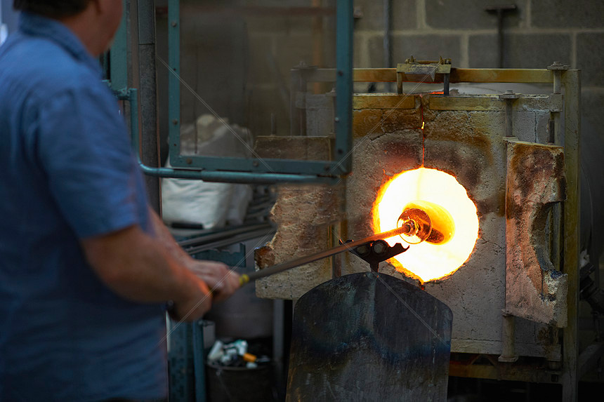 耐高溫開關(guān)升級玻璃熔爐溫控效能 耐高溫開關(guān)升級玻璃熔爐溫控效能